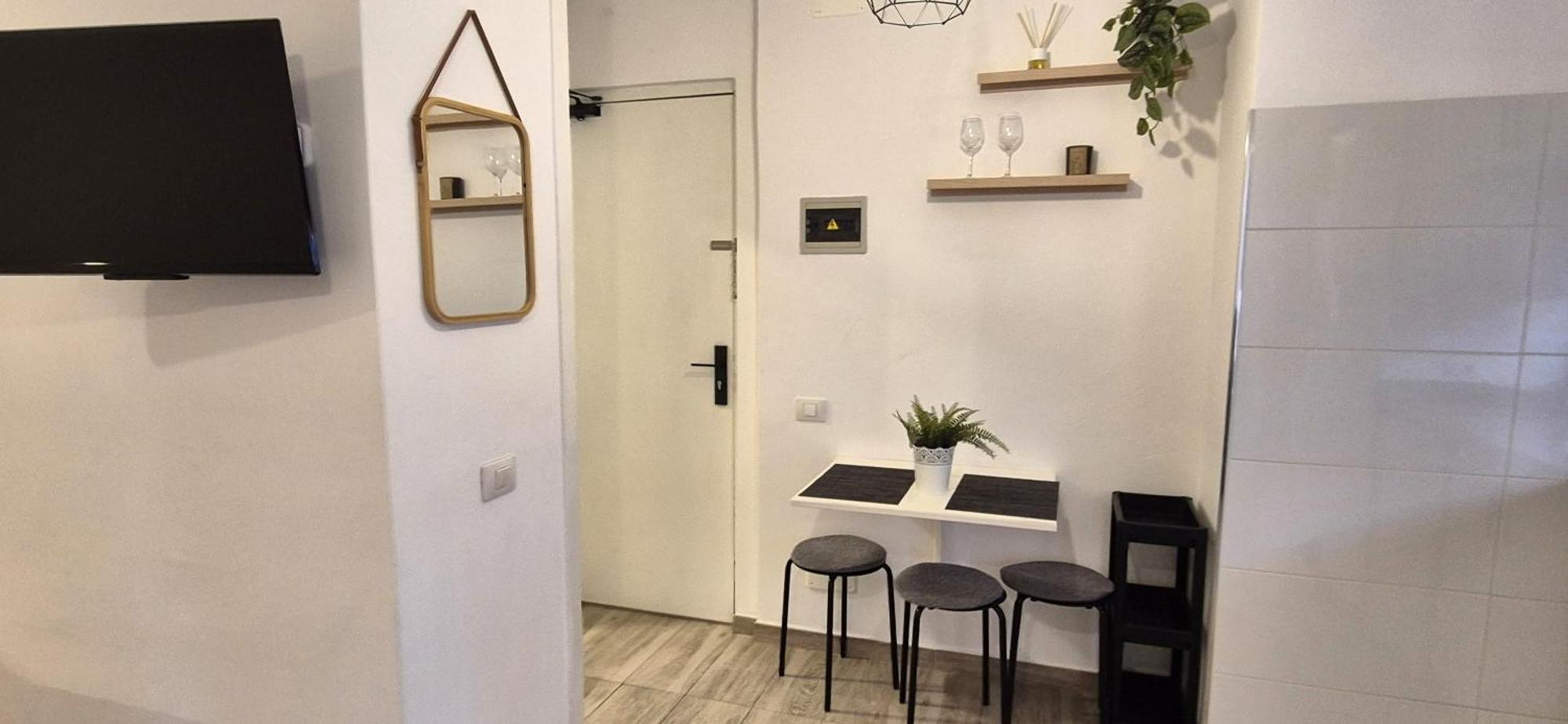 Apartamento Con Piscina En *